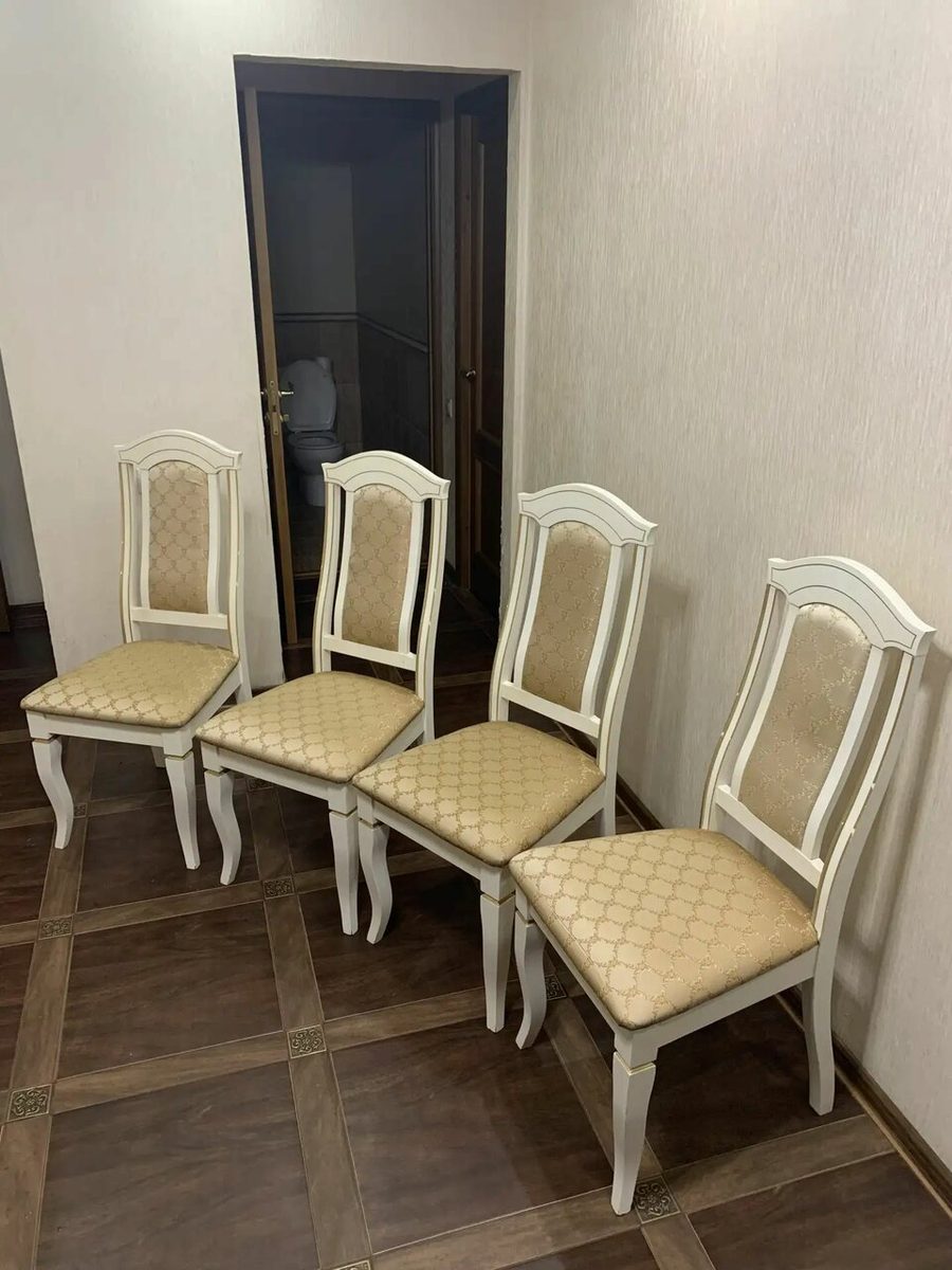 Четыре мягких стула